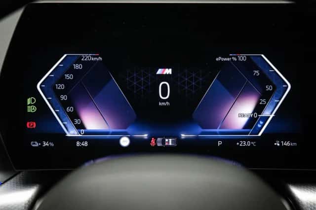 BMW iX1 (2024) thumbnail 4
