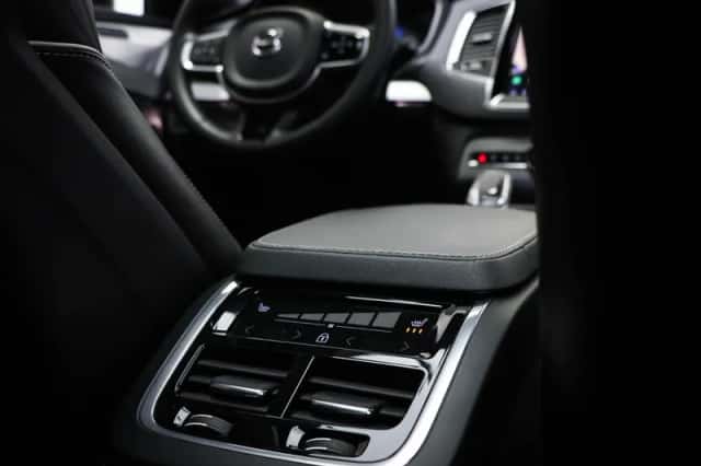 Volvo XC90 (2023) thumbnail 3