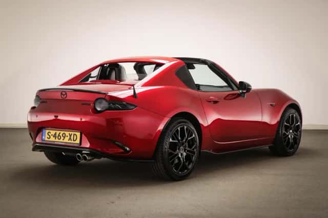 Mazda MX-5 (2023) thumbnail 3