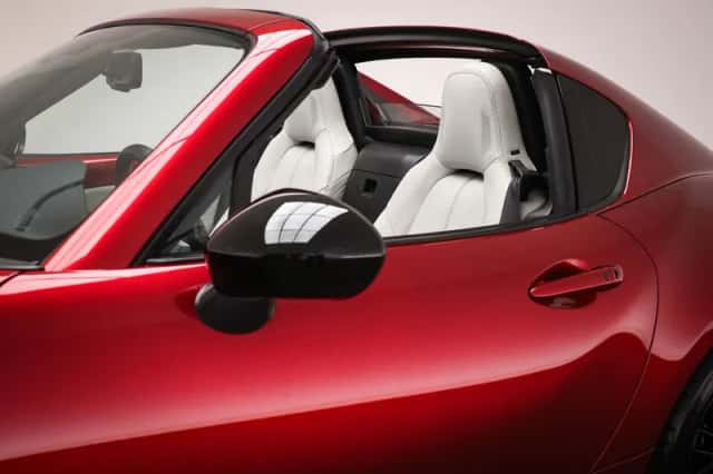 Mazda MX-5 (2023) thumbnail 5