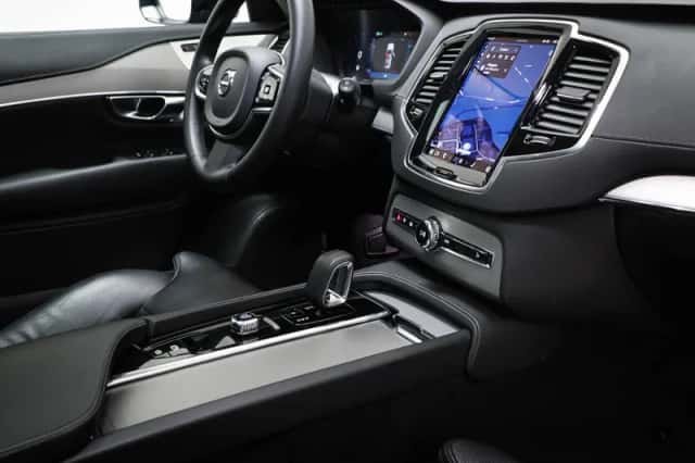 Volvo XC90 (2023) thumbnail 4