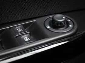 Renault Captur (2015) thumbnail 24