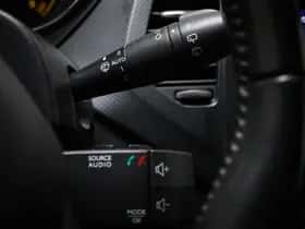 Renault Captur (2015) thumbnail 32