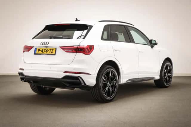Audi Q3 (2021) thumbnail 2