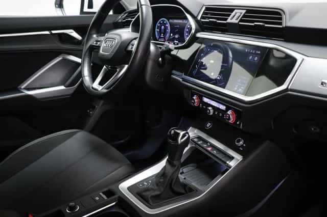 Audi Q3 (2021) thumbnail 3