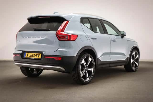 Volvo XC40 (2018) thumbnail 2