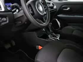 Jeep Renegade (2021) thumbnail 30