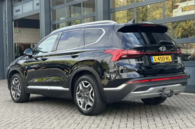 Hyundai Santa Fe (2021) thumbnail 2