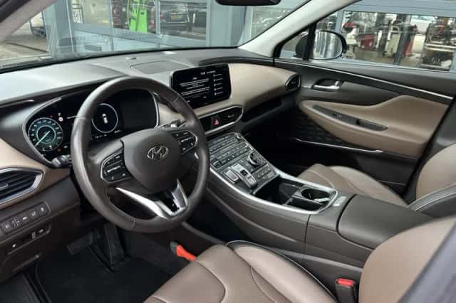 Hyundai Santa Fe (2021) thumbnail 3