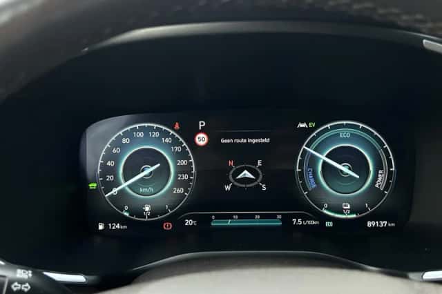 Hyundai Santa Fe (2021) thumbnail 6