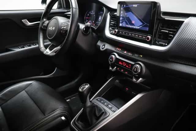 Kia Stonic (2023) thumbnail 3