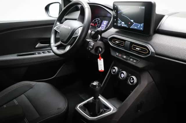 Dacia Sandero Stepway (2025) thumbnail 3