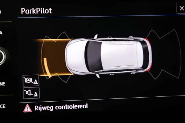 Volkswagen T-Roc (2018) thumbnail 6