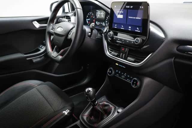 Ford Fiesta (2021) thumbnail 3