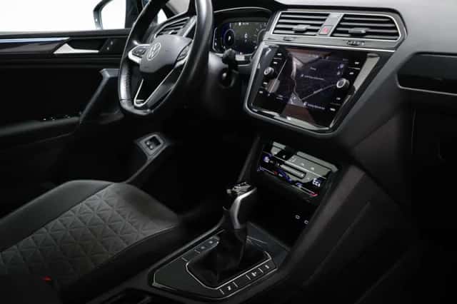 Volkswagen Tiguan (2022) thumbnail 3