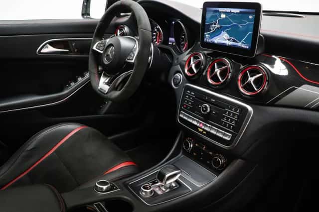 Mercedes-Benz CLA-Klasse (2017) thumbnail 3
