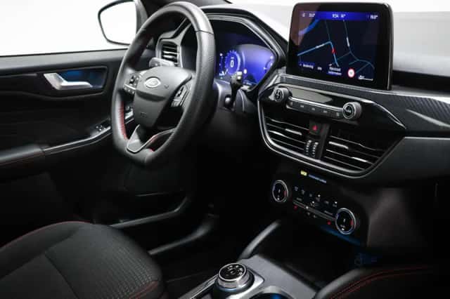 Ford Kuga (2023) thumbnail 3