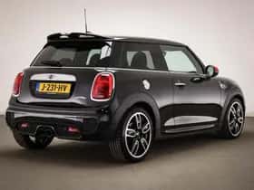 MINI Cooper (2018) thumbnail 2