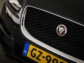 Jaguar XE (2015) thumbnail 14