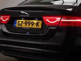 Jaguar XE (2015) thumbnail 22