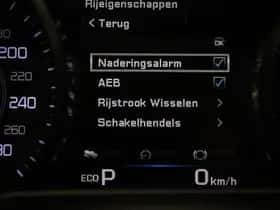 Jaguar XE (2015) thumbnail 35