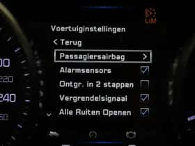 Jaguar XE (2015) thumbnail 36