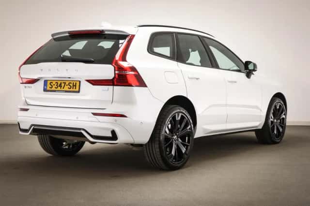 Volvo XC60 (2023) thumbnail 2
