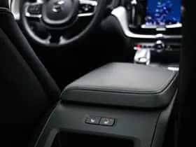 Volvo XC60 (2023) thumbnail 3