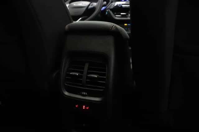 Ford Kuga (2023) thumbnail 3
