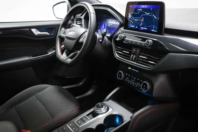 Ford Kuga (2023) thumbnail 4