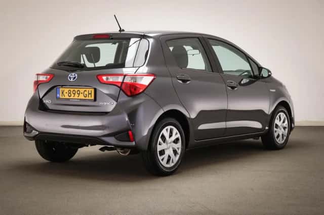 Toyota Yaris (2020) thumbnail 2