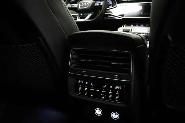 Audi Q8 (2019) thumbnail 3