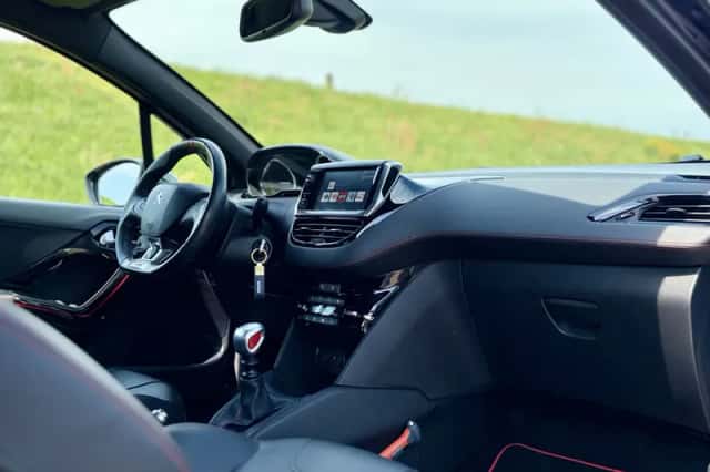 Peugeot 208 (2018) thumbnail 3