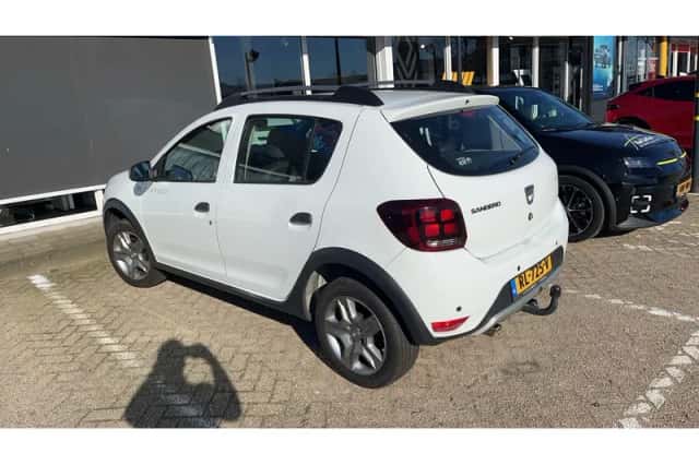 Dacia Sandero Stepway (2018) thumbnail 2