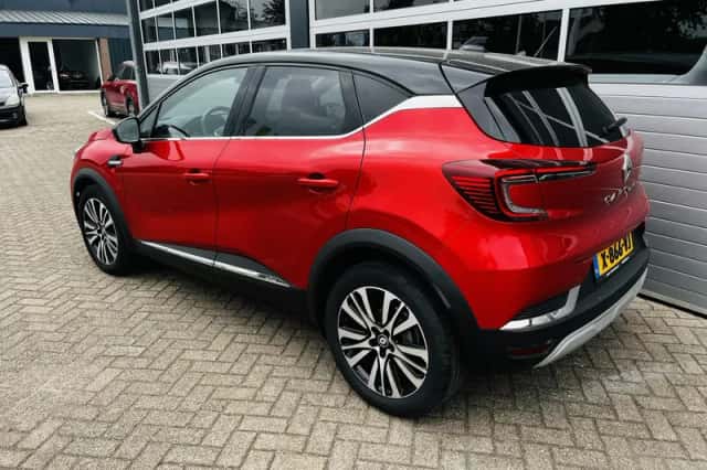 Renault Captur (2023) thumbnail 3