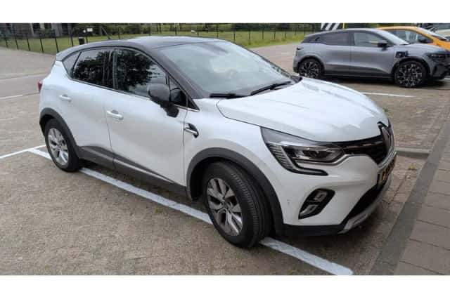 Renault Captur (2020) thumbnail 2