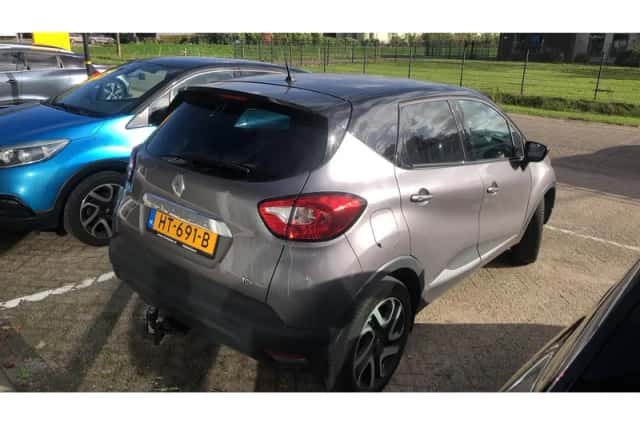 Renault Captur (2016) thumbnail 2