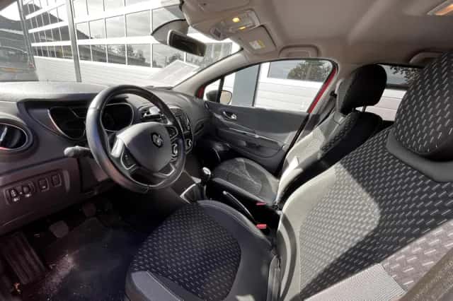 Renault Captur (2018) thumbnail 3