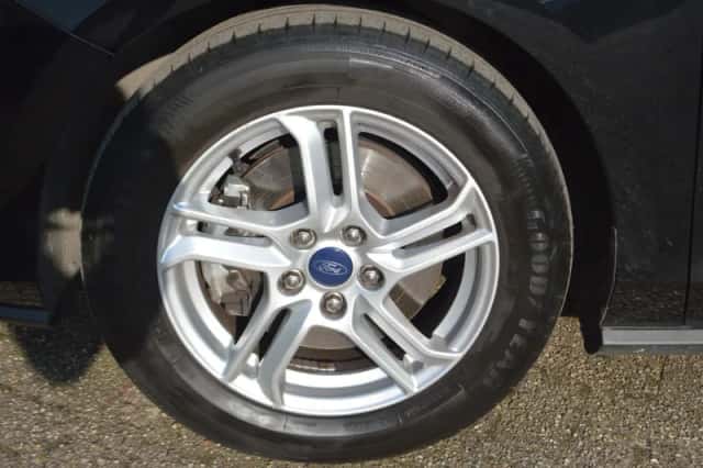 Ford Focus (2021) thumbnail 6