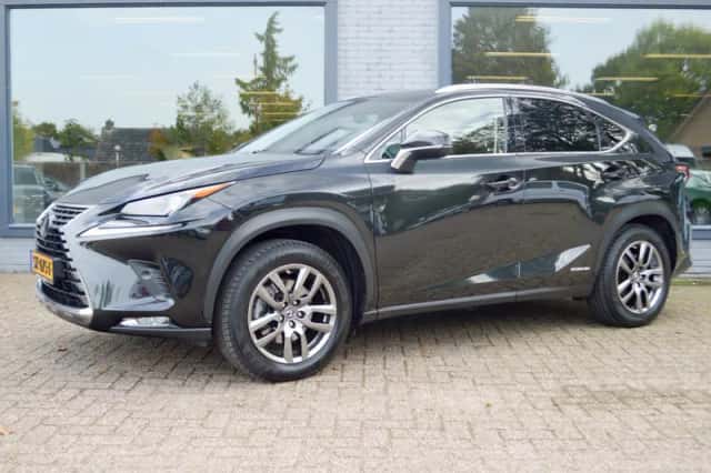Lexus NX (2018) thumbnail 1