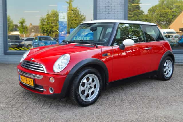 MINI Cooper (2004) thumbnail 1