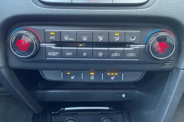 Kia Ceed (2022) thumbnail 2