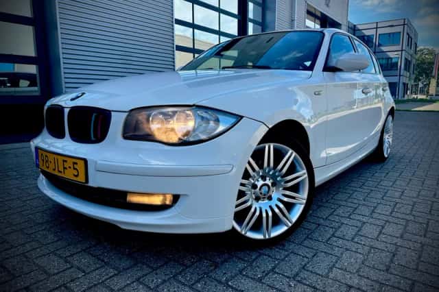 BMW 1-Serie (2009) thumbnail 1