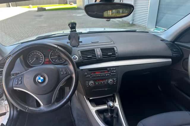 BMW 1-Serie (2009) thumbnail 3