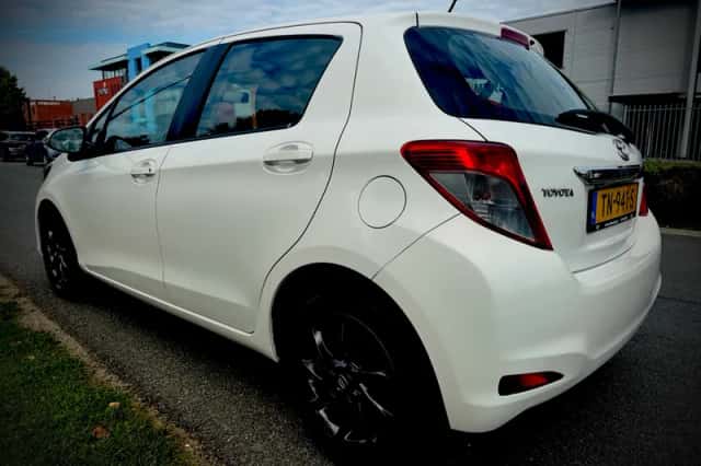 Toyota Yaris (2012) thumbnail 6