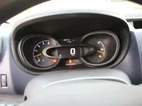 Opel Vivaro (2016) thumbnail 16