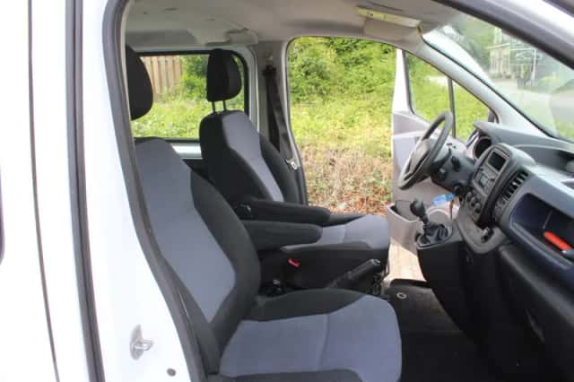 Opel Vivaro (2019) thumbnail 24