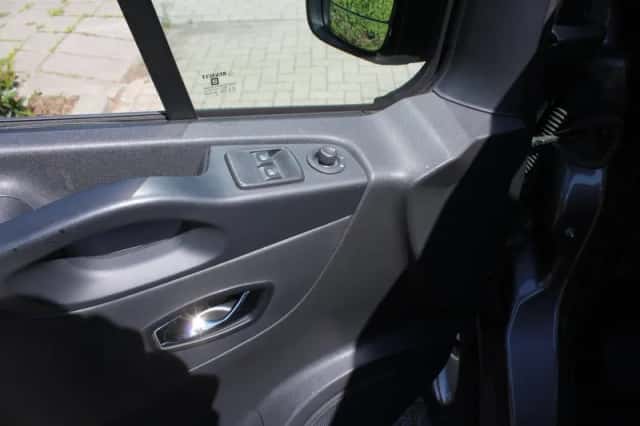 Opel Vivaro (2015) thumbnail 11