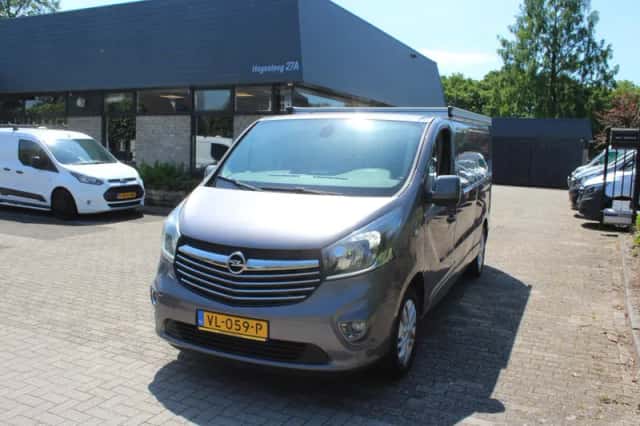 Opel Vivaro (2015) thumbnail 3