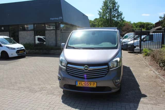 Opel Vivaro (2015) thumbnail 4